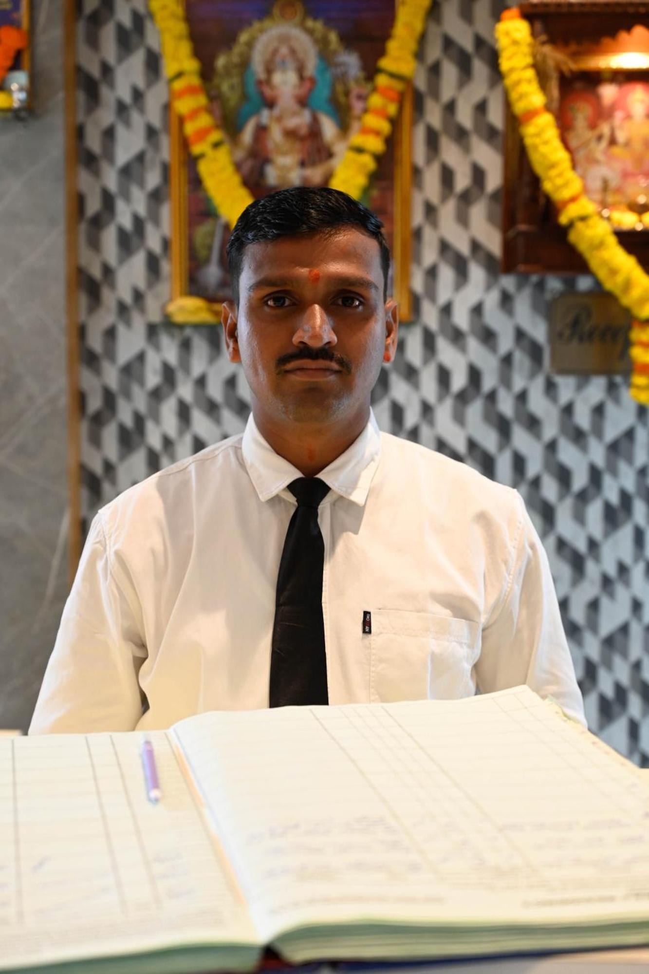 Adiraj Residency Hotel Navi Mumbai Bagian luar foto