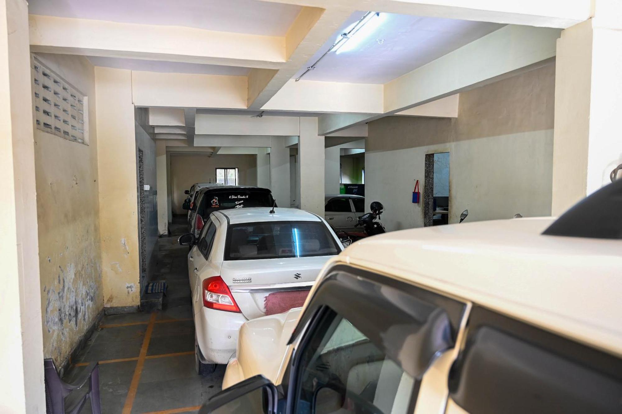 Adiraj Residency Hotel Navi Mumbai Bagian luar foto