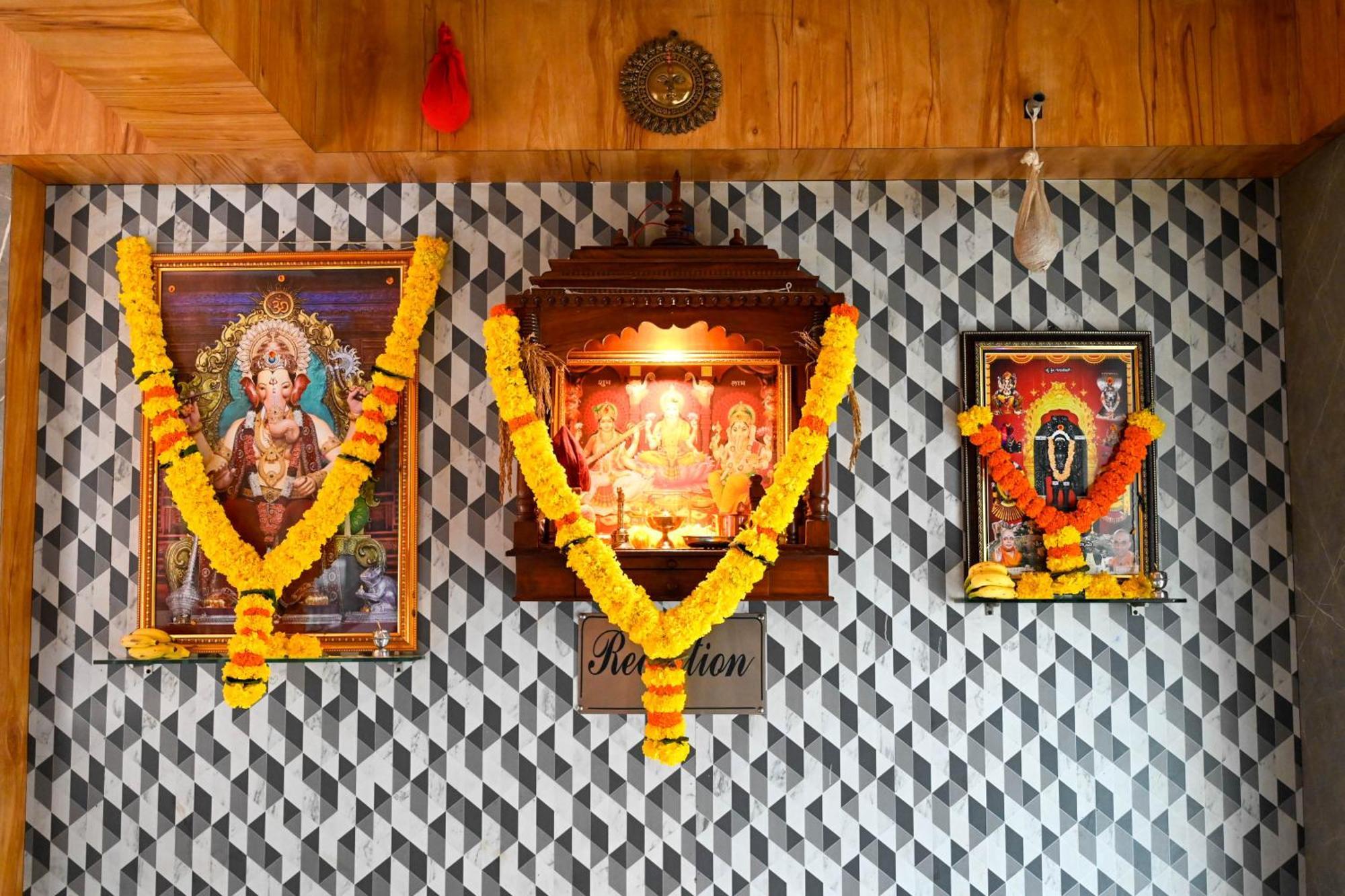 Adiraj Residency Hotel Navi Mumbai Bagian luar foto