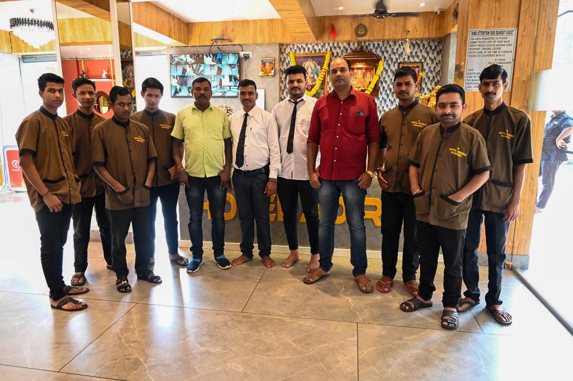 Adiraj Residency Hotel Navi Mumbai Bagian luar foto