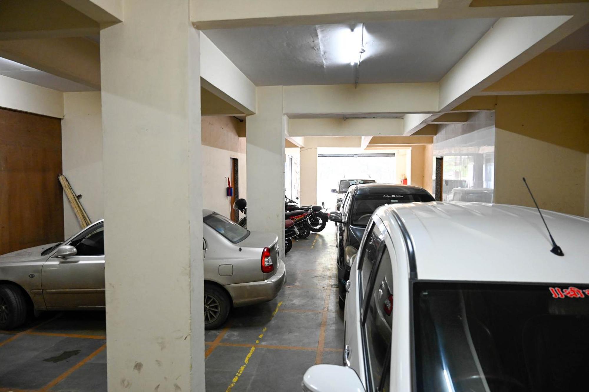 Adiraj Residency Hotel Navi Mumbai Bagian luar foto