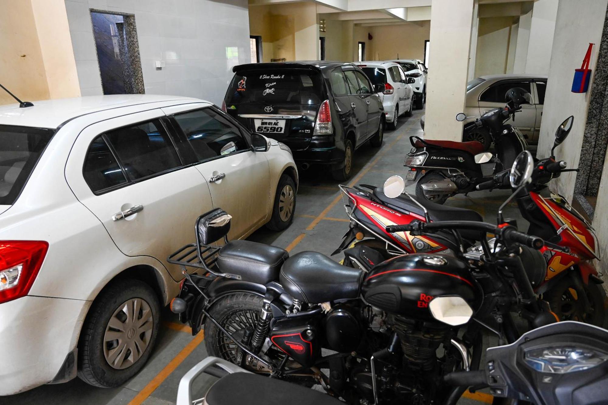 Adiraj Residency Hotel Navi Mumbai Bagian luar foto
