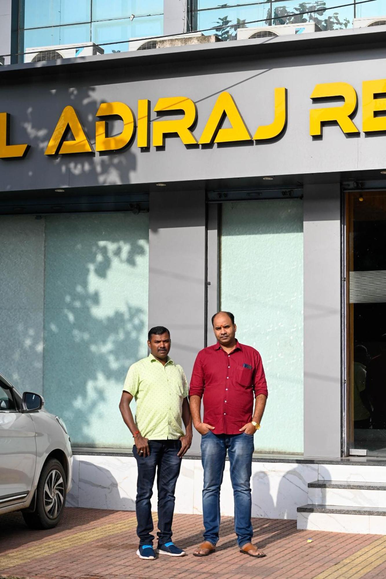 Adiraj Residency Hotel Navi Mumbai Bagian luar foto