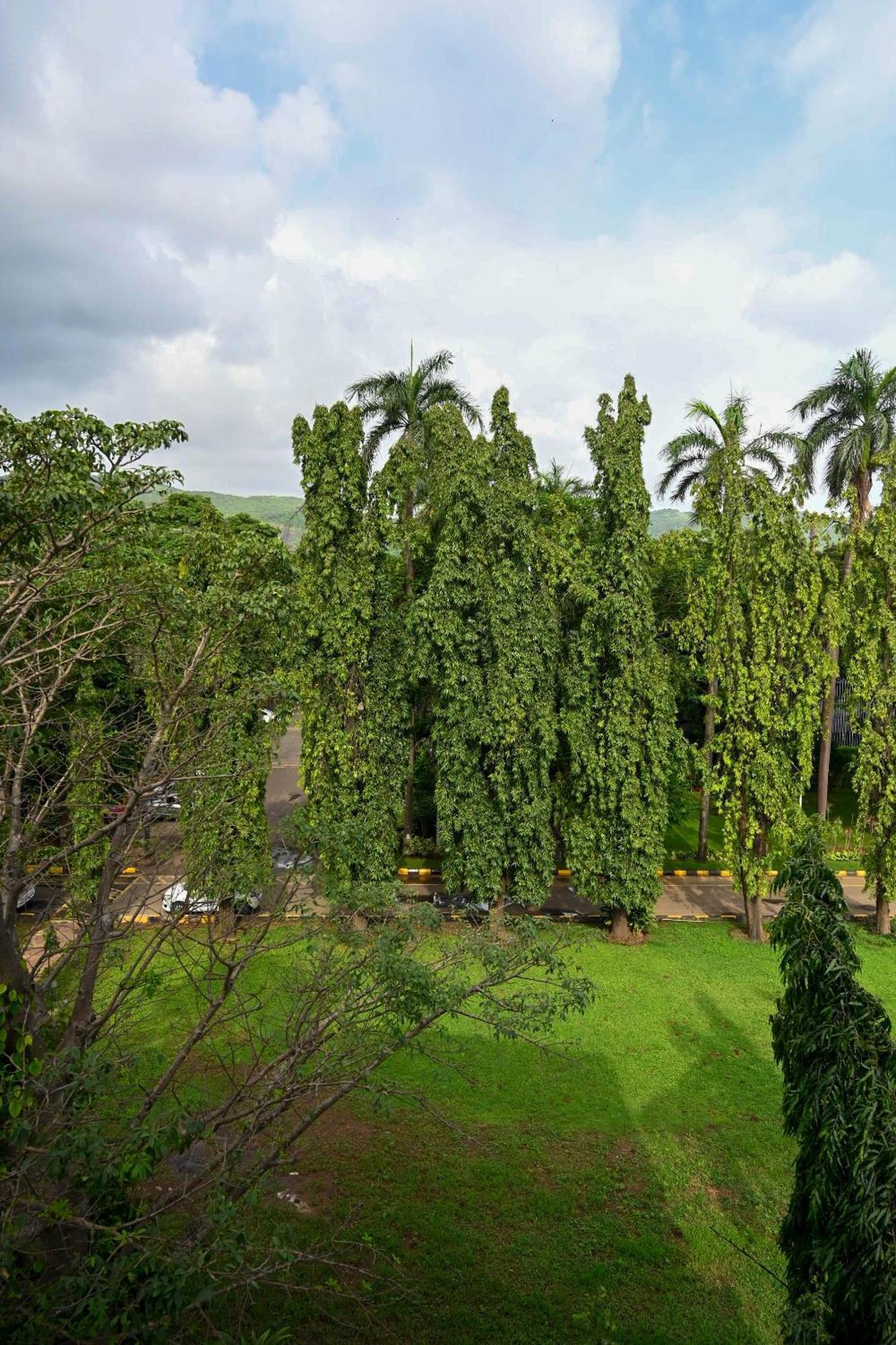 Adiraj Residency Hotel Navi Mumbai Bagian luar foto